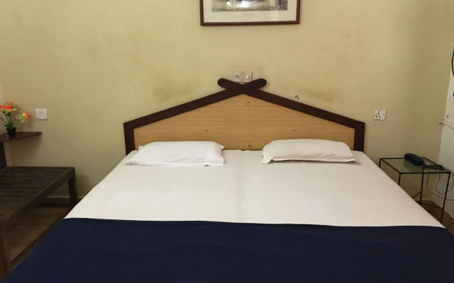 OYO 7311 StayOut Crossroad Inn