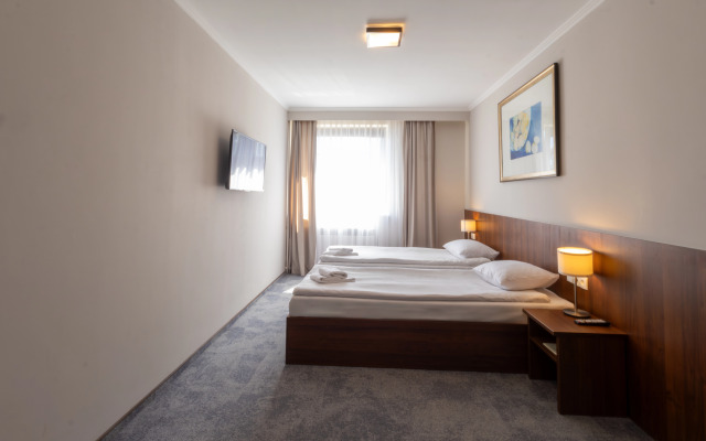 Hit Hotel