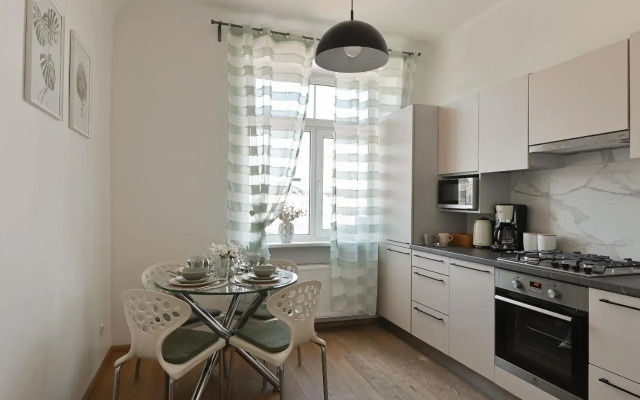 Old Town Riverside Apartment