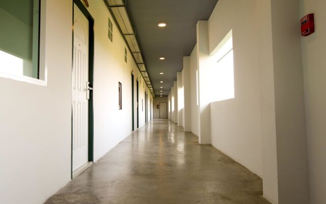 The Zell Budget Hotel Buriam