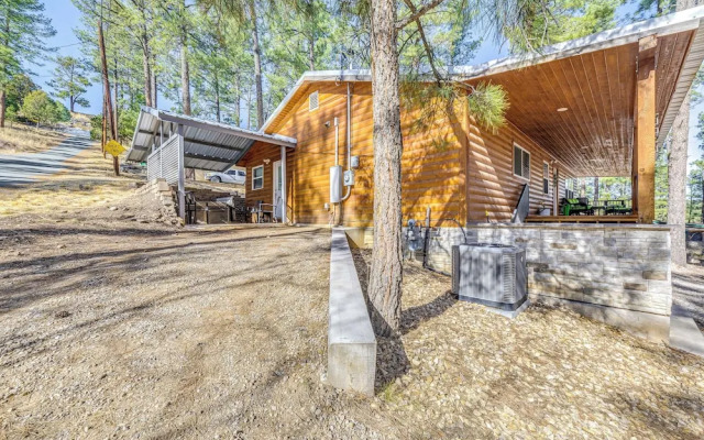 Ruidoso Cabin w/ Patio - Walk to Midtown!