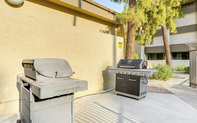 Walkable Scottsdale Condo w/ Pool Access!