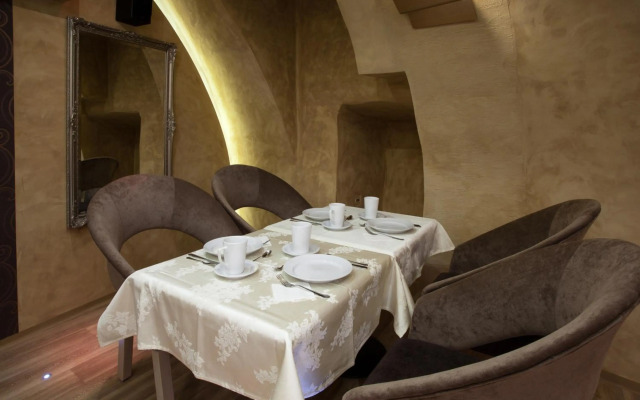 Barokk Hotel Promenád Gyor