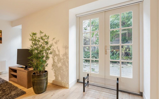 Canal Garden Apartment 11