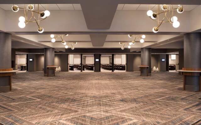 Crowne Plaza Atlanta Perimeter at Ravinia by IHG