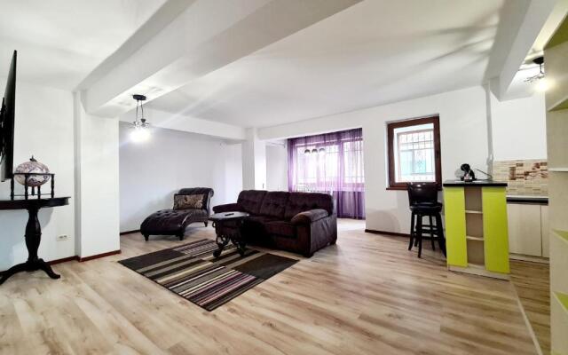 R.O.S.E. Apartment