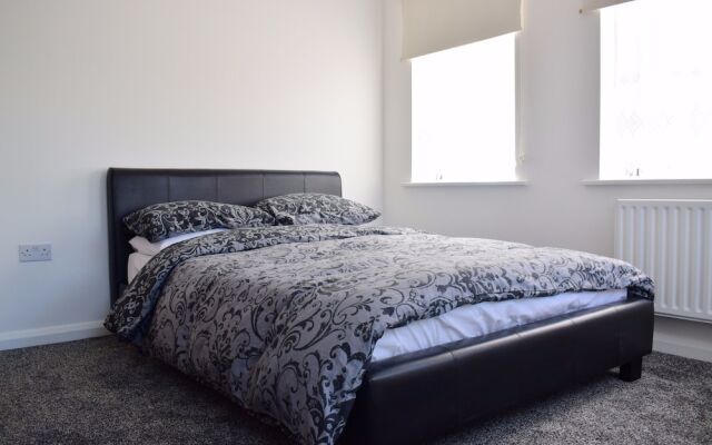 Spacious 2 Bedroom in Shepherds Bush With Patio