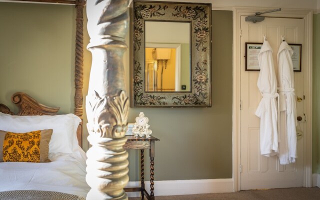 Pendragon Country House