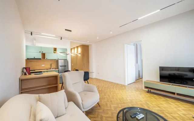 Tirent Apartment-Modern 1-Bedroom Stay Near Liqeni i Thatë