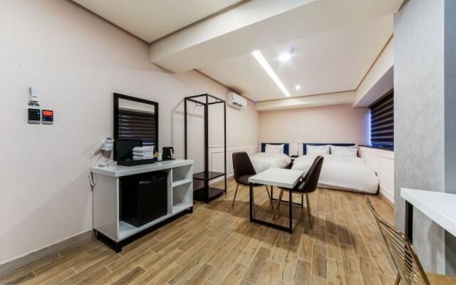 Busan Haeundae Flos Hotel