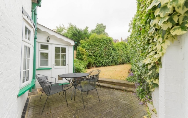 NEW Cosy 2 Bedroom Detached House West Finchley