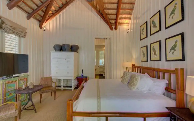 6 BR Beachfront Lush Oasis