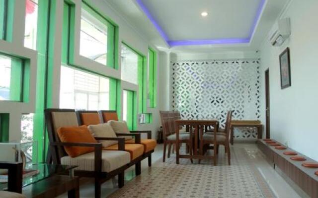 Family Budget Hotels F77