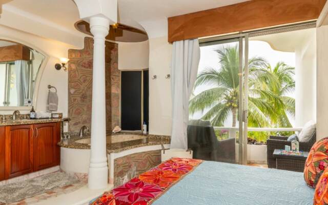 Ocean Front Penthouse Pool Sleeps 8 People