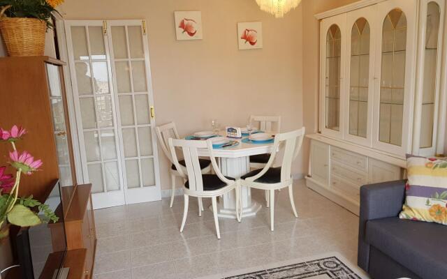 Tasteful Apartment in Fuengirola With Patio