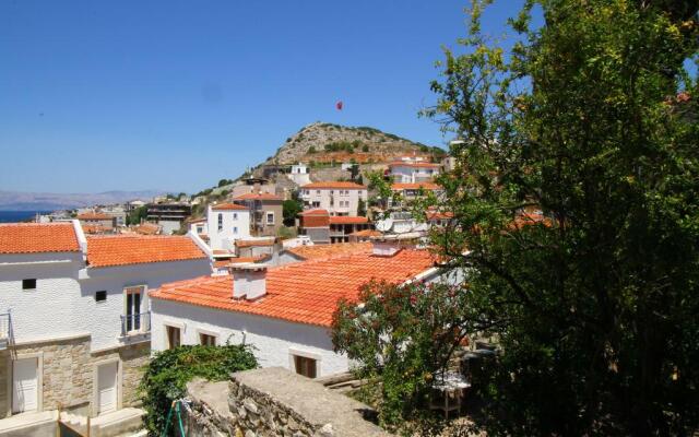 Cesme Kale Tas Apart