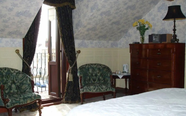 The Lonsdale Hotel