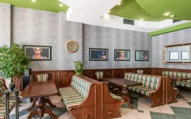 Akroza Hotel