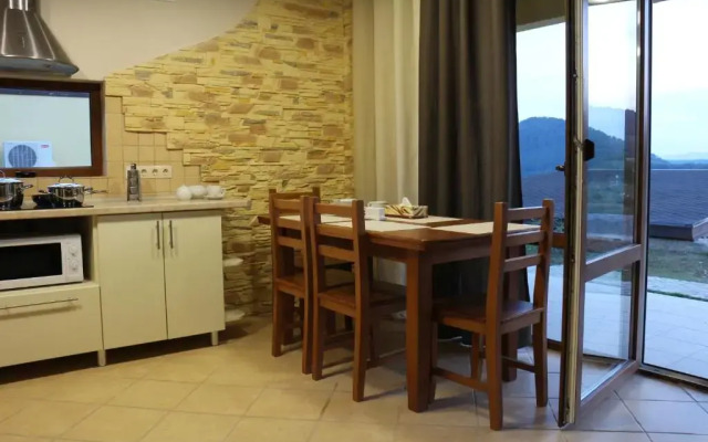 West Wood ApartHotel