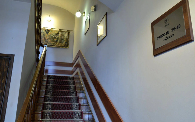 Nobilton Hotel