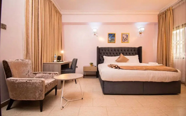 Marchforte-Courtyard Hotel