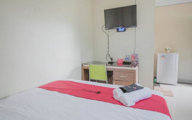 RedDoorz Syariah near Jamtos Jambi 2