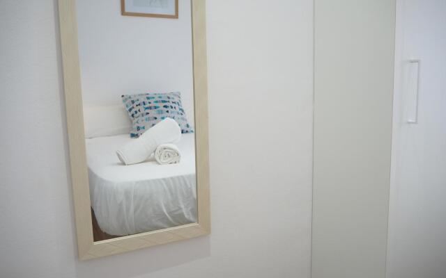 Apartament amb piscina i parquing.Baixos amb jardí