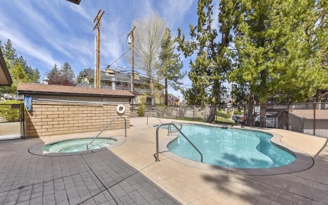 055 - Lakefront Ski Getaway