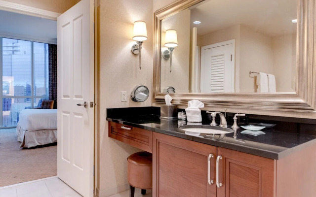 StripViewSuites Two Bedroom at Signature