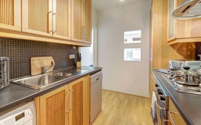 Two Bed Flat in Fashionable Chelsea