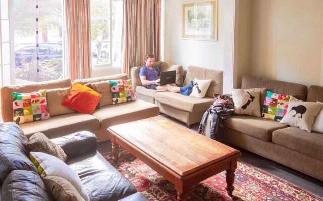 Oaklands Lodge