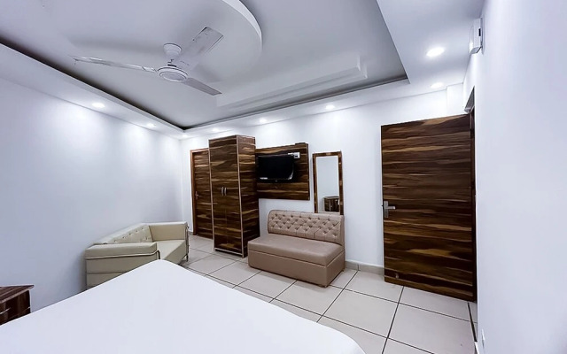 Roomshala Green High