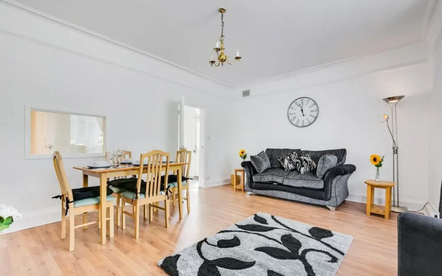 Super Central Cambridge Park View Apartment #18