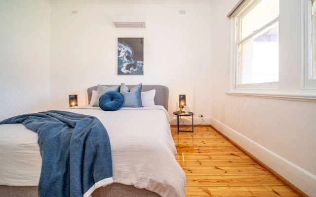 Kairos in Keswick-wifi - Netflix - Nespresso – Guest Rooms – Adelaide