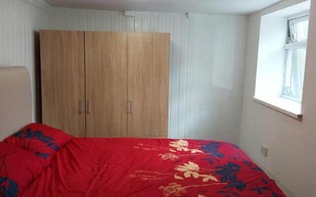 Lovely 3-bed Apartment in Parkgate Rotherham