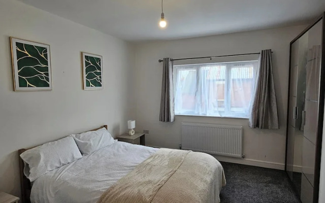 Citrine Suite 4 Bed House in Stoke on Trent