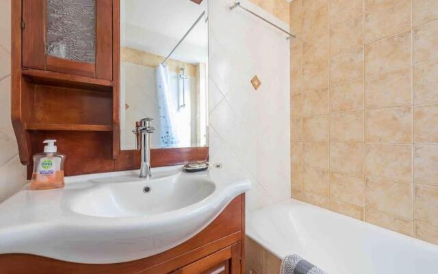 Saronis seaview 2bdr residence 500m from the beach