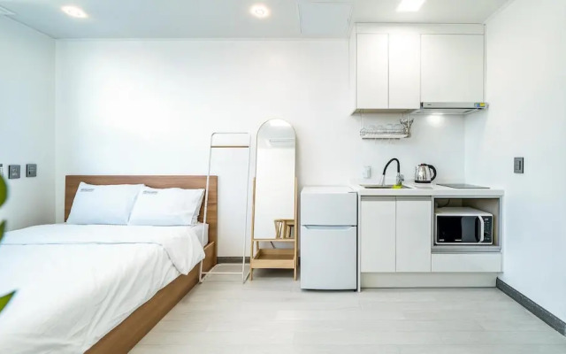 Yeosu Nangmanstay Pension