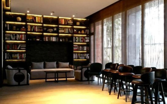 Chongming Dongtan Yue Hotel (Chenjia Town Dongtan Business Plaza)