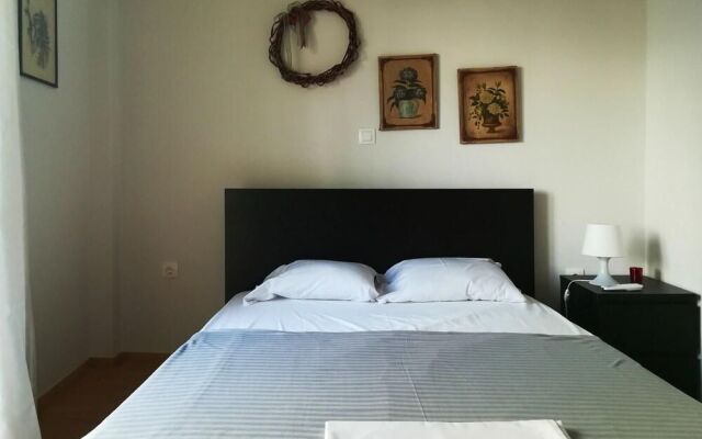 Elegant Apartment In Petralona