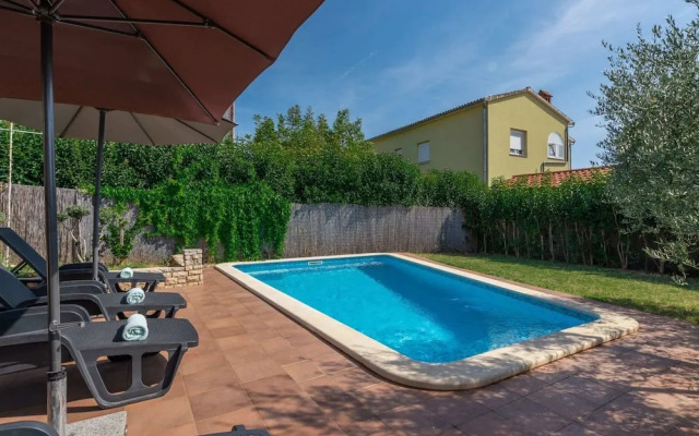Holiday House in Novigrad With Pool