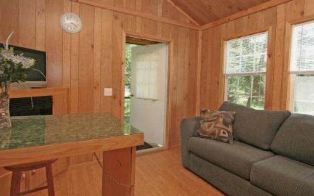 Robin Hill Camping Resort Premium Cottage 4