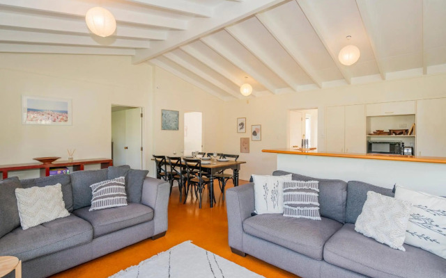 Cooks Crib - Cook's Beach Holiday Home