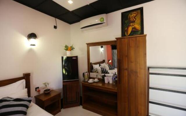 Eco Hotel Black & White - Anuradhapura