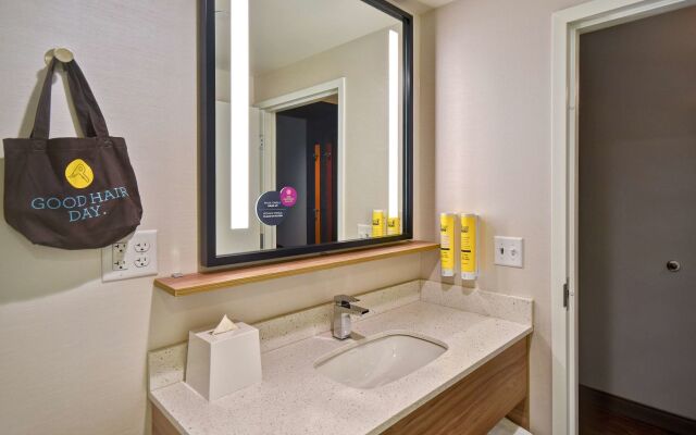 Tru by Hilton Manchester Downtown