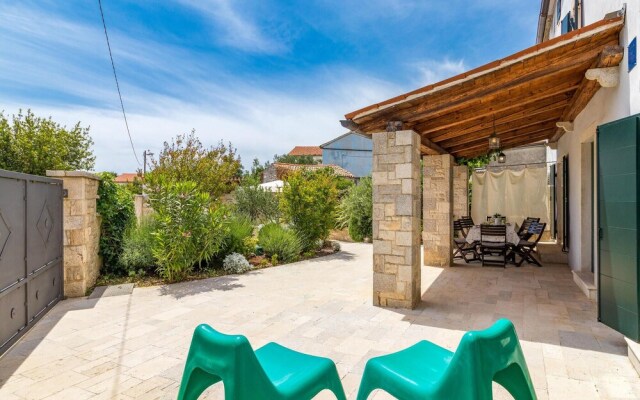 Nice Home in Liznjan With Sauna, Wifi and 4 Bedrooms