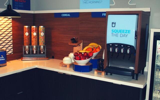 Holiday Inn Express Hotel & Suites Marina - State Beach Area by IHG