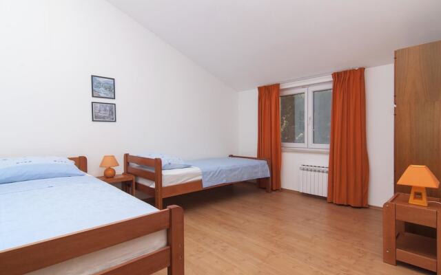 Apartments Levan Ceja