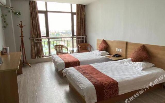 Changshu Junyue Business Inn