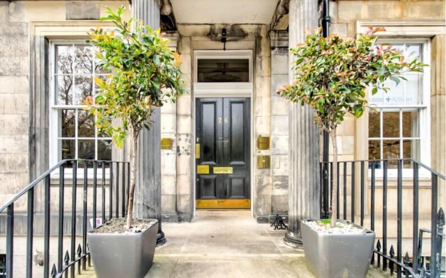 Ultra Luxe 3BR home near Princes St